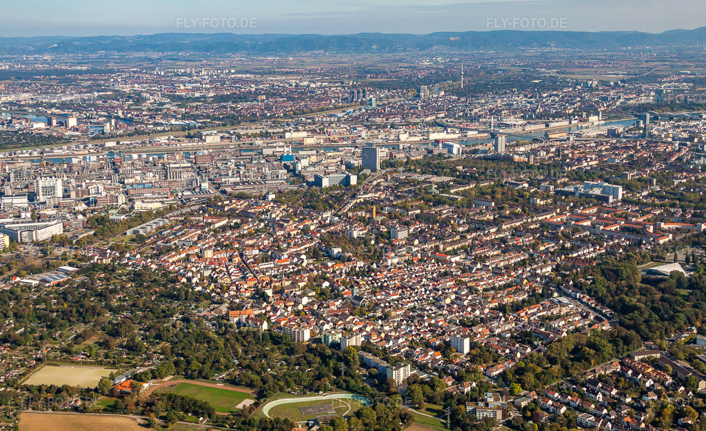 Luftbild: LU-Friesenheim im Ortsteil Friesenheim in Ludwigshafen im Bundesland Rheinland-Pfalz in Deutschland. Foto: IMG_21790-Pano-2.jpg vom 09.10.2009 durch Werner Riehm/FLY-FOTO.deAuflösung des Originals: 5090 x 3106 px
