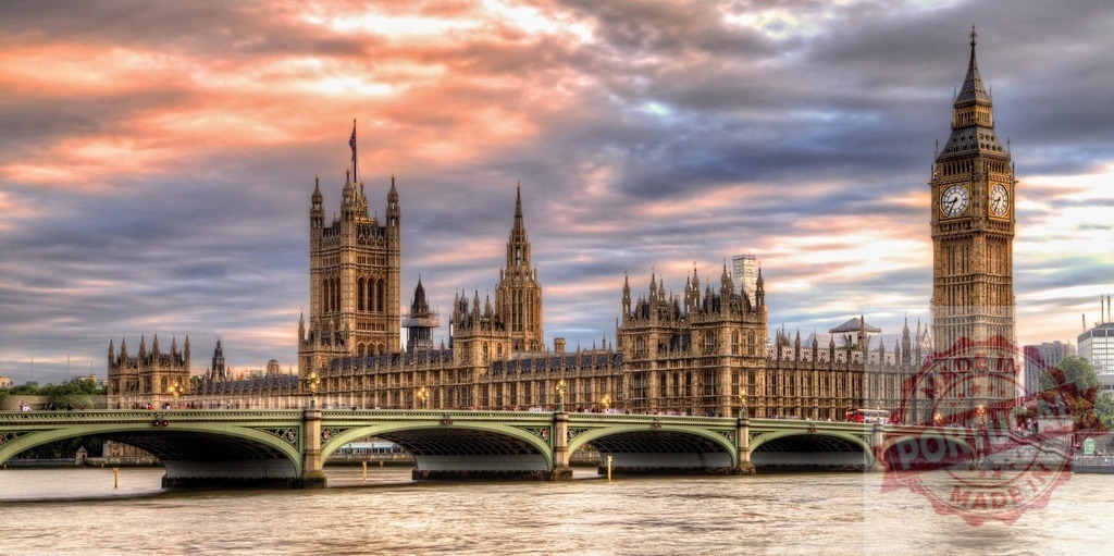 Palace of Westminster and Big Ben at sunset, London | Palace of Westminster and Big Ben standing beside Westminster Bridge over River Thames - Realisiert mit Pictrs.com