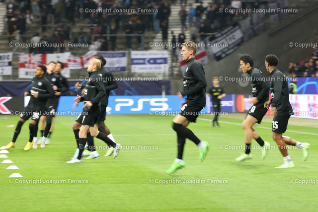 sgevstott_0249 | 04.10.2022 xjfx  Fussball Champions League Group D Eintracht Frankfurt - Tottenham Hotspur emspor,  v.l., Eintracht Frankfurt  warm-up


(DFL/DFB REGULATIONS PROHIBIT ANY USE OF PHOTOGRAPHS as IMAGE SEQUENCES and/or QUASI-VIDEO) - Realisiert mit Pictrs.com