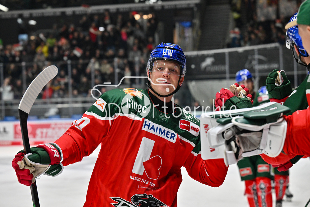 Augsburger Panther - Düsseldorfer EG | Jubel der Panther nach dem Treffer zum 4-0 durch Alexander OBLINGER (Augsburger Panther #50)  / Freude / Happy / Tor / Torschuetze / DEL: Augsburger Panther - Düsseldorfer EG, Curt Frenzel Stadion am 13.12.2024 / Thomas SCHEMITCH (Augsburger Panther #62)