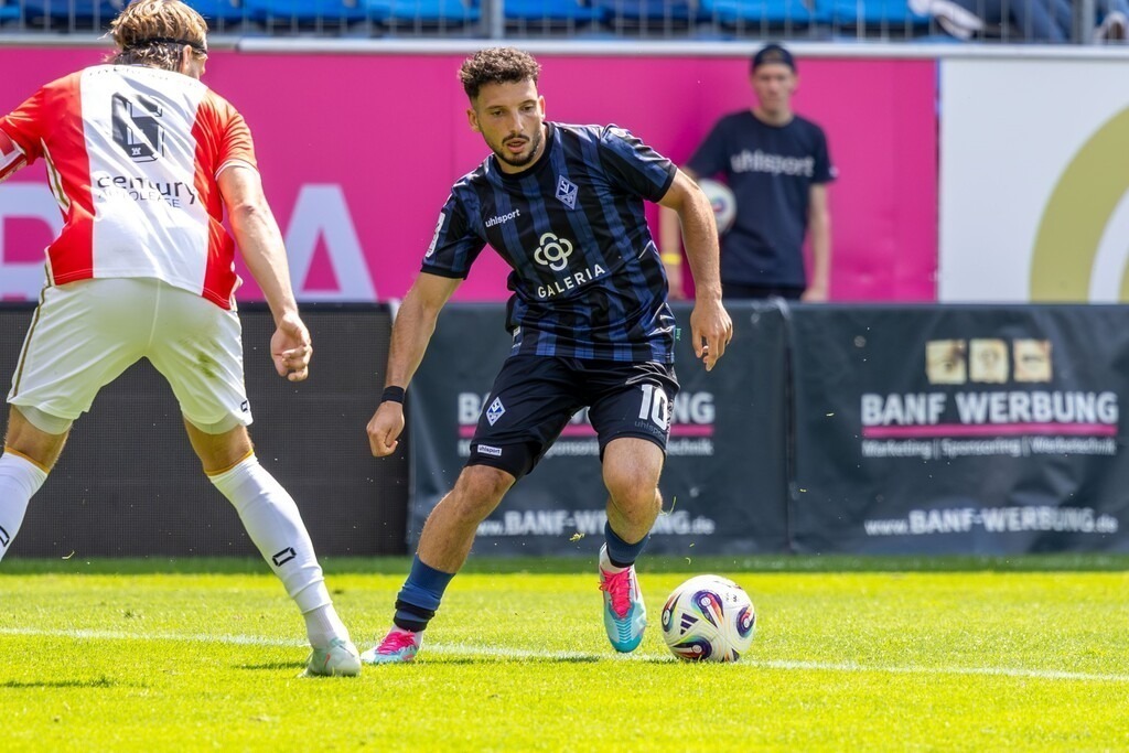 Waldhof Mannheim gegen FC Emmen, Niederlande (Letztes Testspiel vor dem Start in die neue Saison)***Am Ball: Arianit Ferati (10, Mannheim) | Waldhof Mannheim gegen FC Emmen, Niederlande (Letztes Testspiel vor dem Start in die neue Saison)***Am Ball: Arianit Ferati (10, Mannheim) - Realisiert mit Pictrs.com