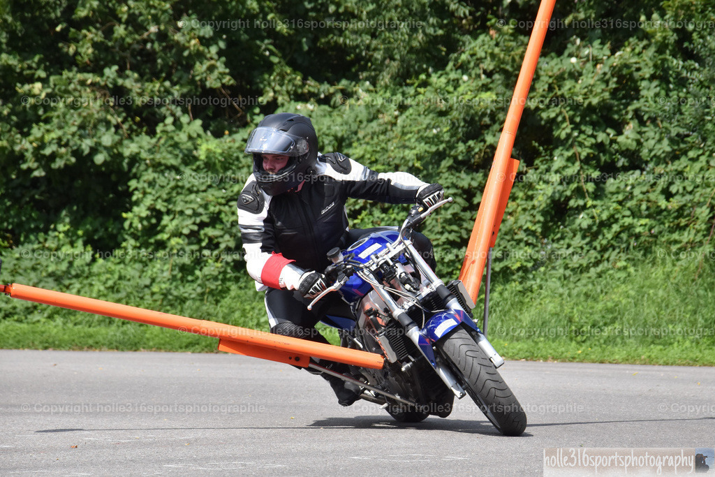 DSC_0738 | Sportfotografie , Motorsport, Motoross, Reitsport, Mointainbike, Enduro,
Landschaft , Outdoor, Eventfotografie, Landschaft, Bilder online bestellen - Realisiert mit Pictrs.com