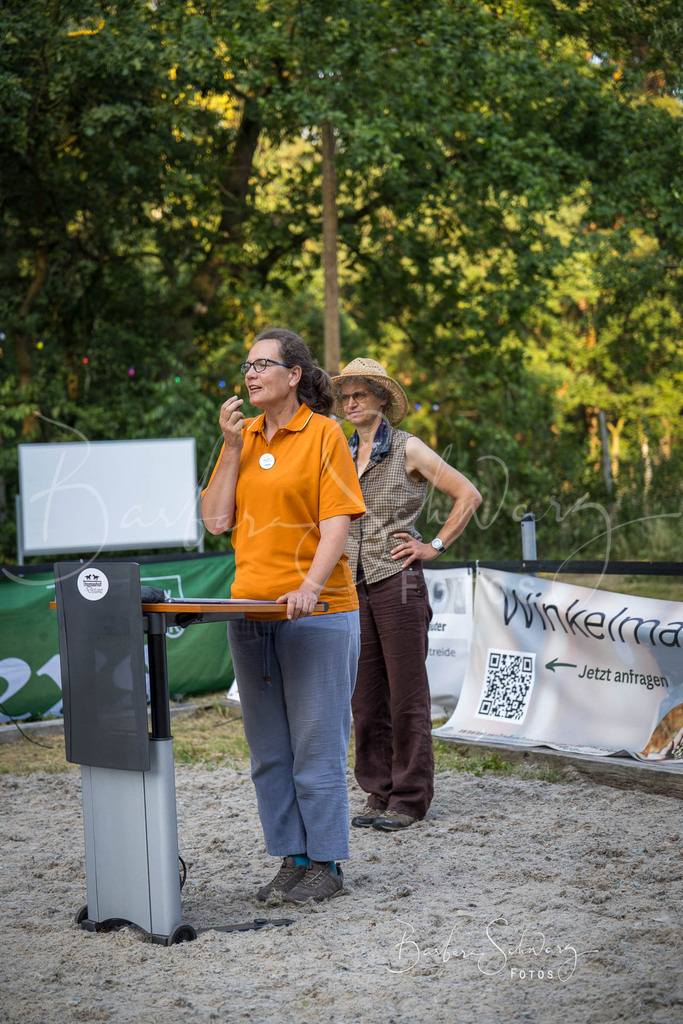 Siegerehrung_2026-06-27_26 | Stimmungsvolle Fotografie von Pferden, fotografische Begleitung von Veranstaltungen, Golfturnieren und Distanzritten - Realisiert mit Pictrs.com