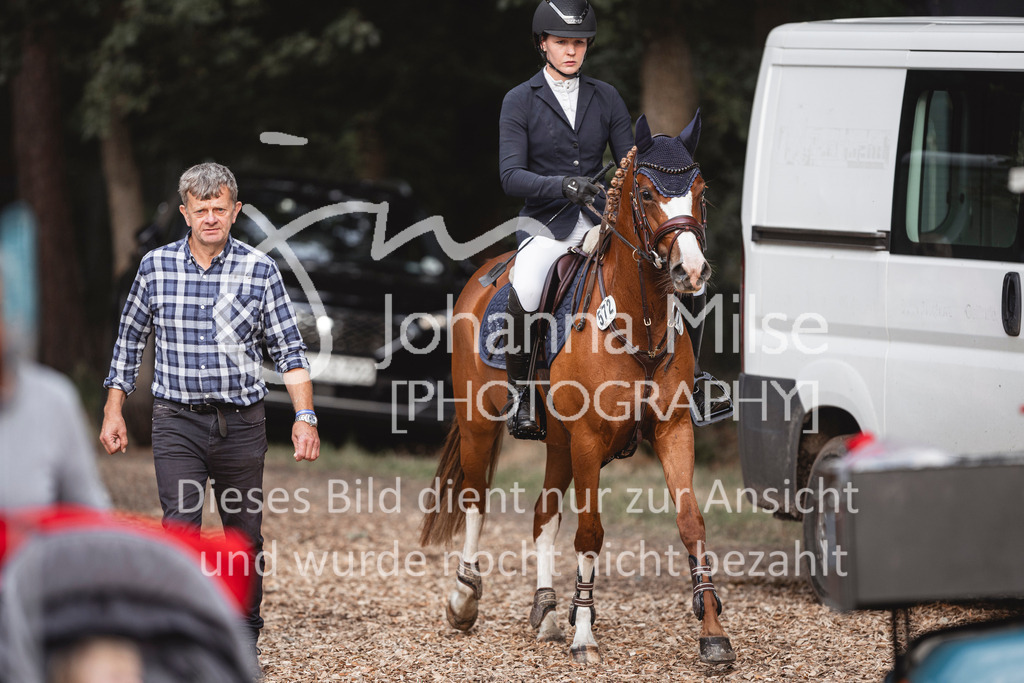 240906_BuCha_PonyA-5j-163 | Deine schönsten Turniermomente als professionelle Fotos! Entdecke hochwertige Pferdesport-Fotografie im Online-Shop. Jetzt Fotos finden & bestellen!