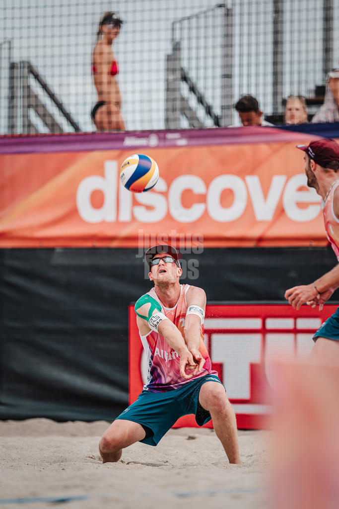 Beachvolleyball | Männer | Allianz German Beach Tour 2024 | Tourstop Kühlungsborn 2 | 17.08.2024 | Yannick Harms nimmt den Ball an