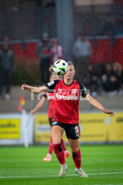 20240927_NSZ_6554 | Karólina Vilhjámsdóttir (Bayer Leverkusen,No.18)DEU, Leverkusen, 27.09.2024 Fußball, Frauen, Google Pixel Frauen-Bundesliga, Saison 2024/2025, 4. Spieltag, Bayer 04 Leverkusen - TSG HoffenheimDIE DFB-RICHTLINIEN UNTERSAGEN JEGLICHE NUTZUNG VON FOTOS ALS SEQUENZBILDER UND/ODER VIDEOÄHNLICHE FOTOSTRECKEN - Realisiert mit Pictrs.com