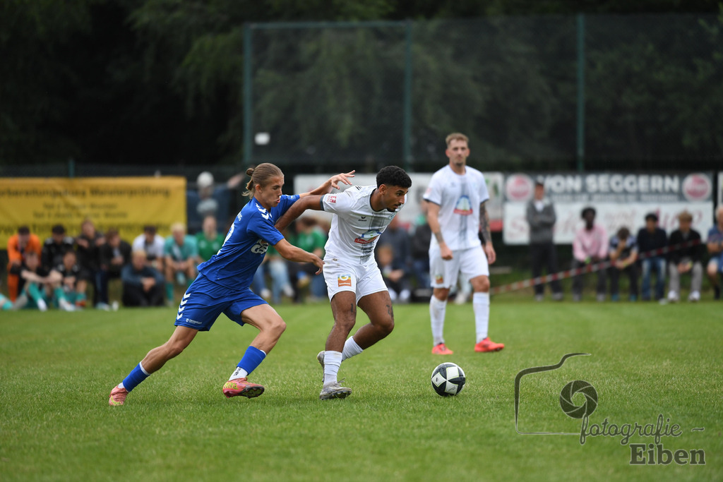 Sport-Duwe Cup | Sport-Duwe Cup Oldenburg; SSV Jeddenloh (weiß)-VFB Oldenburg (blau) am 05.07.2025 in Oldenburg (Sportanlage TuS Eversten), Photo: Philip Eiben 2025 - Realisiert mit Pictrs.com