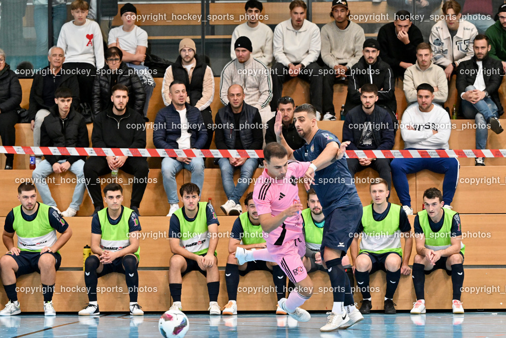 Carinthia Flamengo Futsal Club vs. LPSV-K | #21 Robert Dimitrov Carinthia Flamengo, #11 Beldin Duric LPSV-K, Besucher Ballspielhalle Viktrink, Carinthia Flamengo Futsal Club vs. LPSV-K, Carinthia Flamengo Futsal Club vs. LPSV-K am 03.11.2024 in Klagenfurt (Ballspielhalle Viktring), Austria, (Photo by Bernd Stefan)
