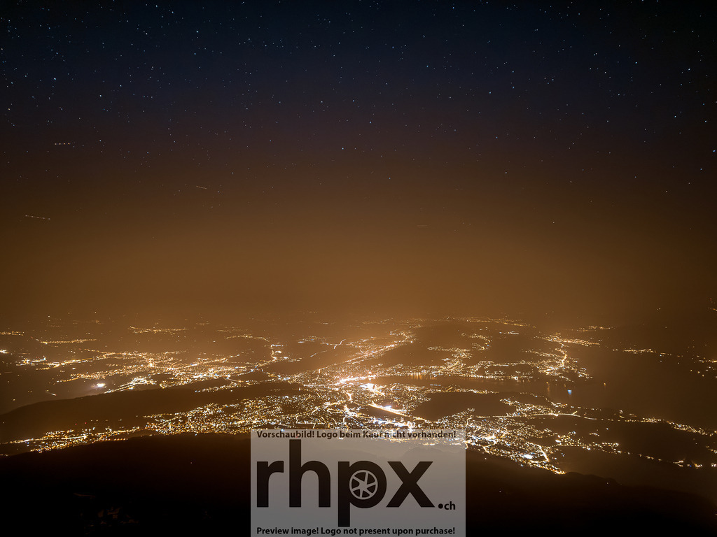 Pilatus @ Night | Stimmungsvolle Fotokunst aus Luzern. Erlebe den Pilatus, den See und die Stadt Luzern in exklusiven Aufnahmen in der Fotogalerie & Shop. - Realisiert mit Pictrs.com
