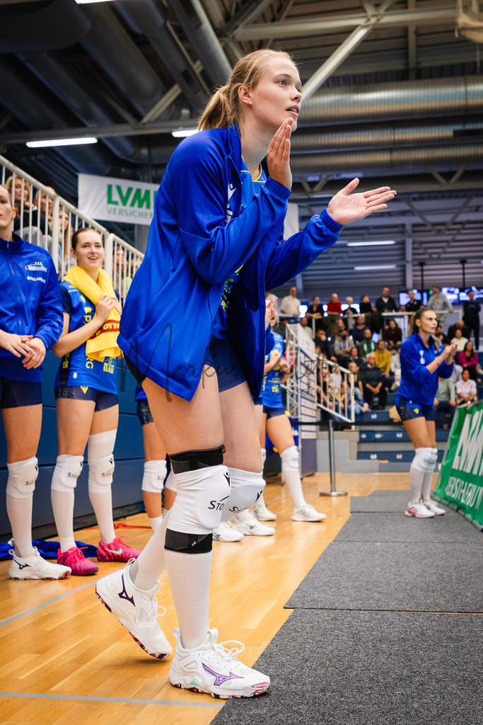 Volleyball, 1. Bundesliga Frauen, Hauptrunde, 1. Spieltag, Saison 2025/2026: USC Münster - SSC Palmberg Schwerin | 1. Bundesliga Frauen, Hauptrunde, 1. Spieltag, Saison 2025/2026, USC Münster empfängt SSC Palmberg Schwerin in der Sporthalle Berg Fidel in Münster. Foto: sportfotografie.ms | Markus Paletta - Realisiert mit Pictrs.com