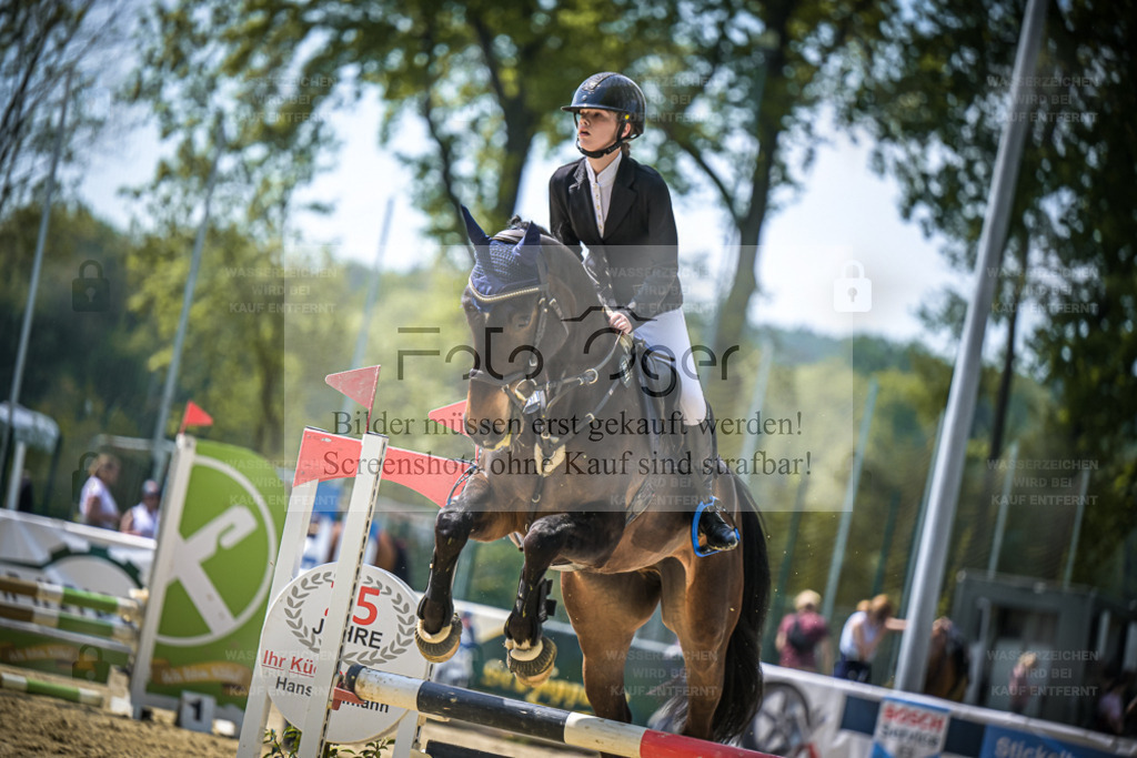 DOS_9693 | Entdecke hochwertige Reitturnierfotos von Foto Oger. Professionell, emotional und authentisch – jetzt Lieblingsmomente im Shop bestellen. - Realisiert mit Pictrs.com