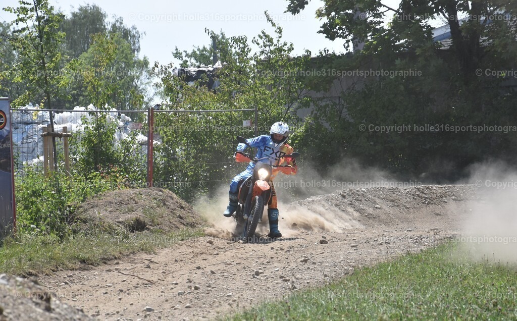 DSC_0324 | Sportfotografie , Motorsport, Motoross, Reitsport, Mointainbike, Enduro,
Landschaft , Outdoor, Eventfotografie, Landschaft, Bilder online bestellen - Realisiert mit Pictrs.com