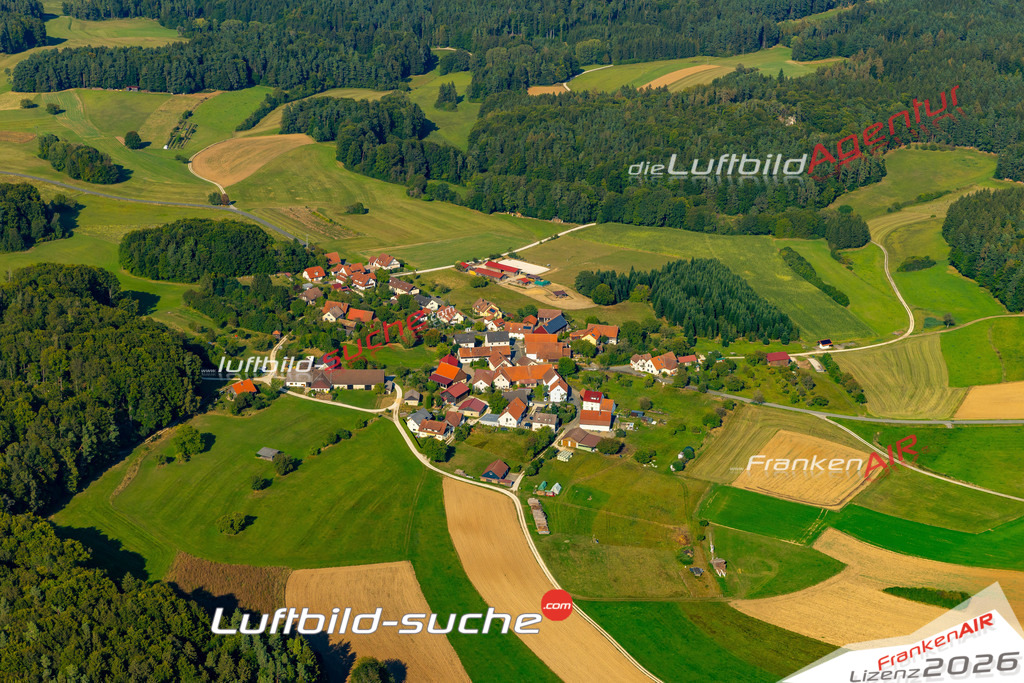Das Luftbild zeigt : Allersdorf Gößweinstein - Die Luftaufnahme wurde 2024 vom UL-Flugzeug aus erstellt ( keine Drohne ) - Hochauflösende Luftaufnahme - Für grossformatige Ausdrucke geeignet. Die Geschenkidee !Mit Lizenz und Bildrechte bestellbar