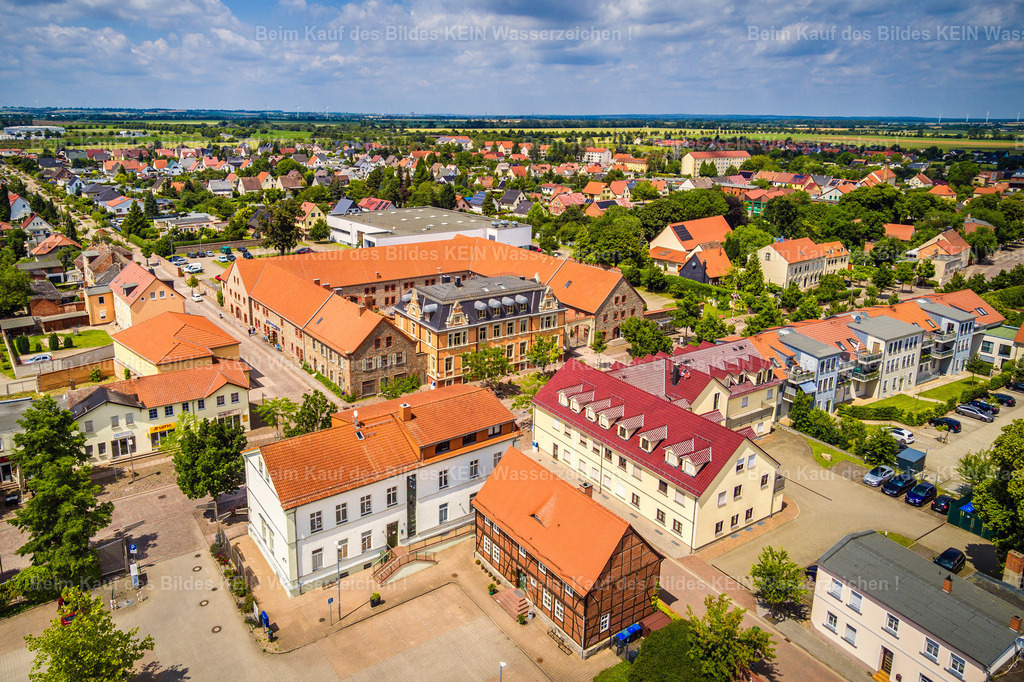 Barleben Breiteweg Mittellandhalle Heimatstube-0007 | Die Magdeburger Platte® - das sind die schönsten Luftbilder von Magdeburg & Sachsen-Anhalt auf Acryl, Leinwand oder zum Download. Das ist Luftbildfotografie & Luftbildaufnahmen mit Drohne & Flugzeug.  - Realizado com Pictrs.com