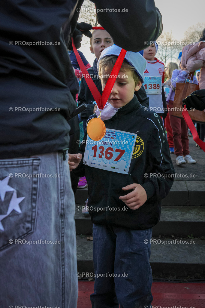 6. Bonner Nikolauslauf; Bonn, 14.12.2025 | Impressionen vom 6. Bonner Nikolauslauf am 14.12.2025 in Bonn (Nordrhein-Westfalen). 