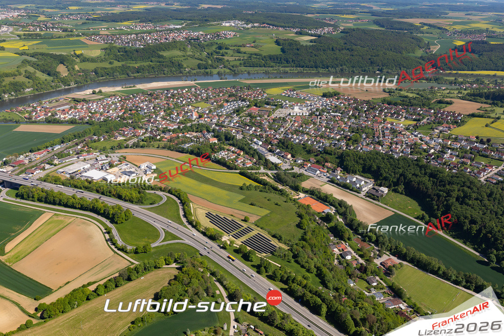 Das Luftbild der Stadt Sinzing wurde 2021 vom Flugzeug heraus erstellt (keine Drohne) Aufnahmehöhe ca.450 Meter- hohe Bildauflösung und Druck-Qualität garantiert!