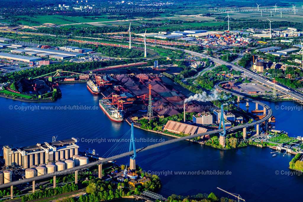 Hamburg_Waltershof_Hansaport_Schüttgüter_Köhlbrandbruecke_ELS_9581270425 | HAMBURG 27.04.2025 Fluß - Brückenbauwerk einer Schrägseilbrücke " Köhlbrandbrücke " über dem Rugenberger Hafen im Ortsteil Steinwerder in Hamburg, Deutschland. Weiterführende Informationen bei: Freie und Hansestadt Hamburg Landesbetrieb Straßen, Brücken und Gewässer,  HPA Hamburg Port Authority,  Ingenieurbüro GRASSL GmbH. // River - bridge construction Koehlbrandbruecke on Koehlbrandbrueckenlauf over the port Rugenberger Hafen in the district Steinwerder in Hamburg, Germany. Further information at: Freie und Hansestadt Hamburg Landesbetrieb Strassen, Bruecken und Gewaesser,  HPA Hamburg Port Authority,  Ingenieurbuero GRASSL GmbH. Foto: Martin Elsen