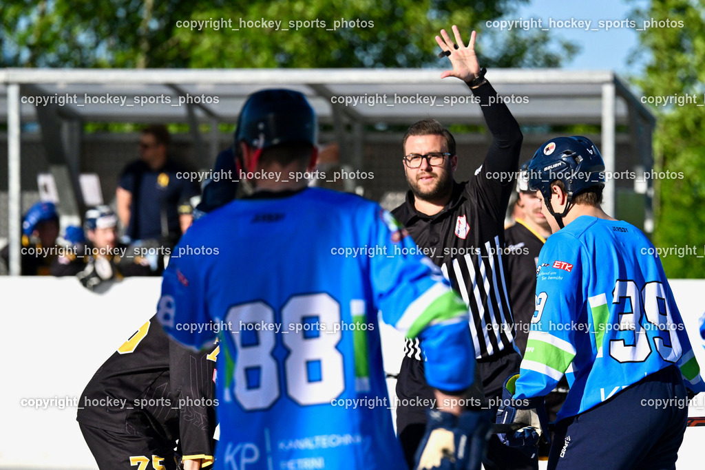 VAS Ballhockey Villach vs. ASKÖ Villach Ballhockey | Samrock Markus Referee, #39 Scharf Nikolas SV ASKÖ Ballhockey, VAS Ballhockey Villach vs. ASKÖ Villach Ballhockey , VAS Ballhockey Villach vs. ASKÖ Villach Ballhockey  am 13.05.2026 in Villach (Alpen Arena ), Austria, (Photo by Bernd Stefan)