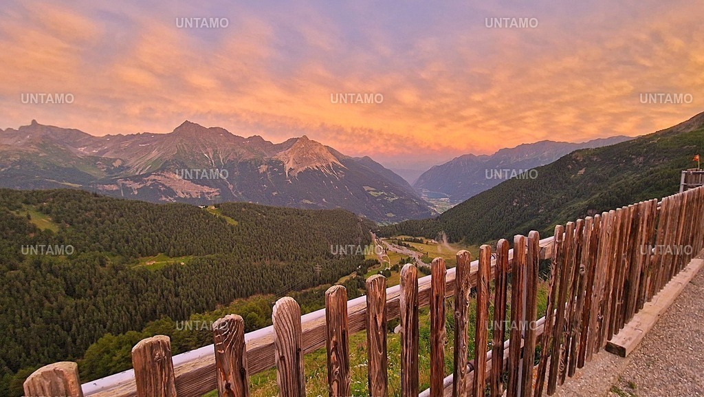 Blick nach Poschiavo Schweiz Alp Grüm | untamo - Realisiert mit Pictrs.com