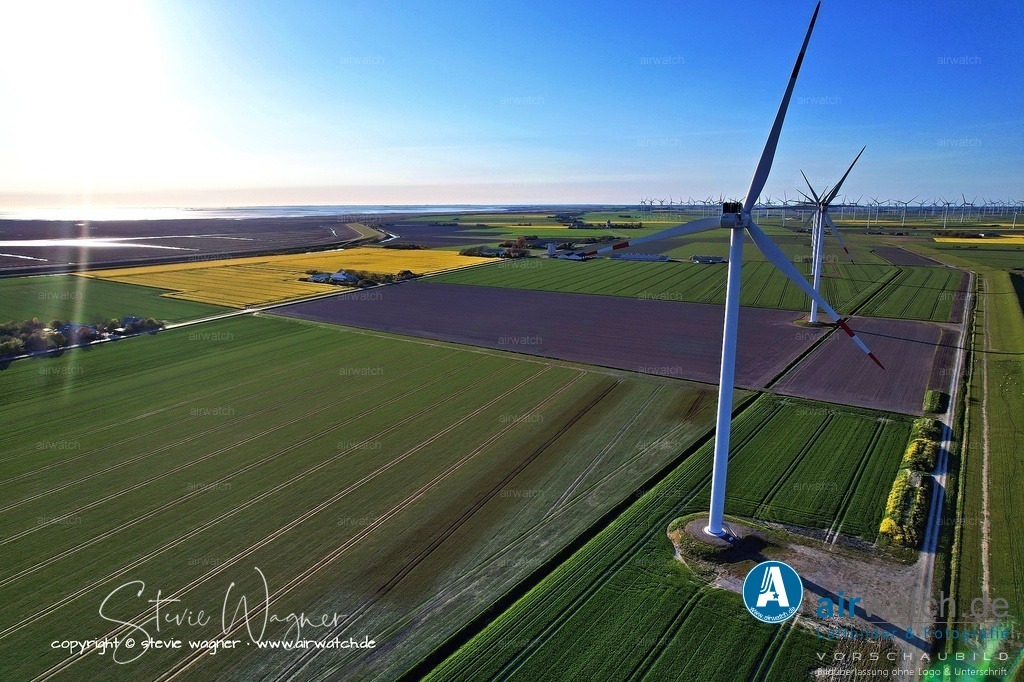Windpark Reussenköge - Bürgerwindpark Reußenköge | Entdecken Sie atemberaubende Luftbilder und Fotografien auf airwatch.de - Tauchen Sie ein in eine Welt voller faszinierender Aufnahmen aus der Vogelperspektive.
