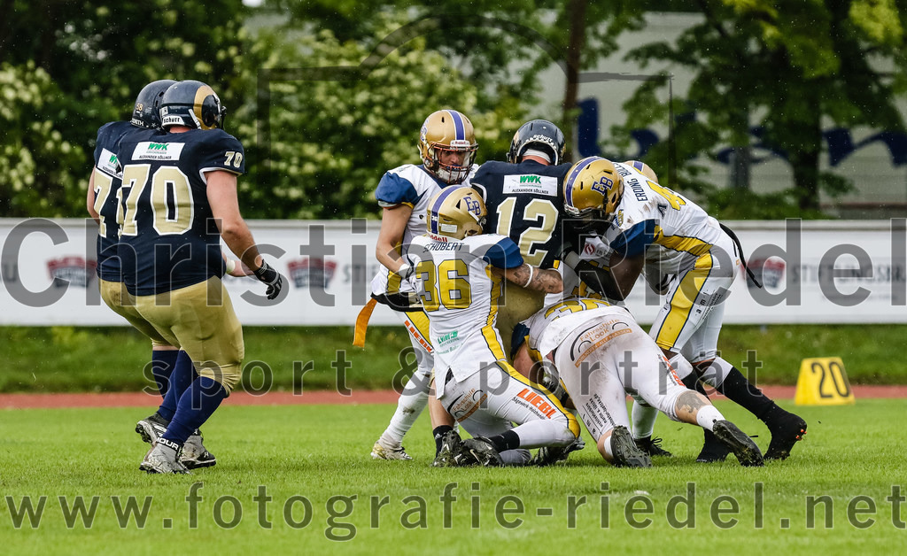 2022-05-29_120_Erding_Bulls_gegen_Nuernberg_Rams | Erding, Deutschland, 29.05.2022:
Fußball, Regionalliga 2022, 5. Spieltag, Erding Bulls gegen Nürnberg Rams, Endergebnis: 10:16

Darly Schubert (Erding Bulls, #36)

Foto: Christian Riedel / fotografie-riedel.net