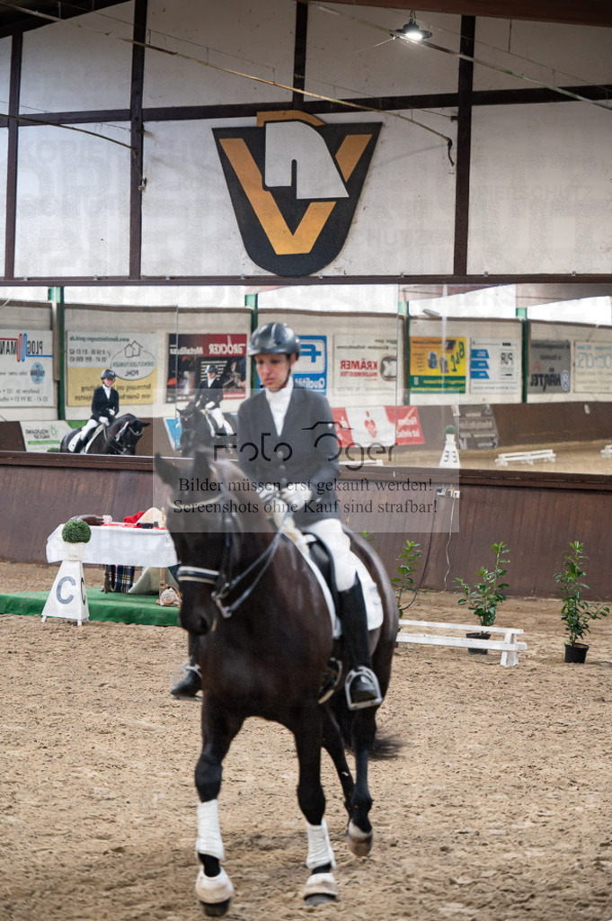 Hallenreittunier Voxtrup 2023 | Entdecke hochwertige Reitturnierfotos von Foto Oger. Professionell, emotional und authentisch – jetzt Lieblingsmomente im Shop bestellen.Deutschlandweite Turnierfotografie. - Realisiert mit Pictrs.com