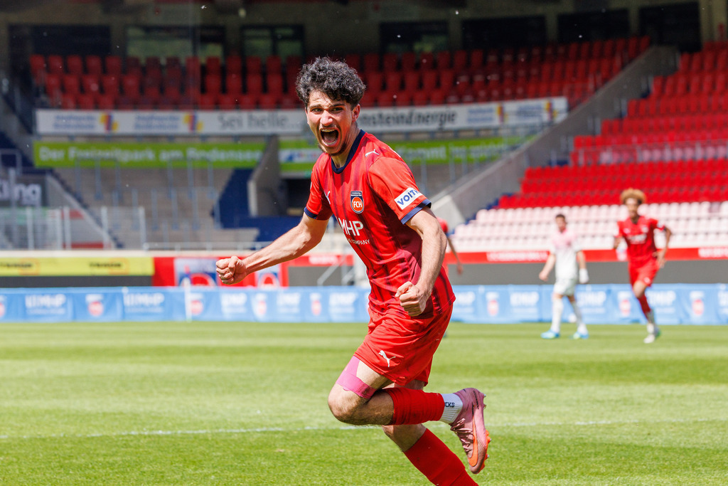 20260503-U19_FCH-LEV_106 | 1.FC Heidenheim 1846 vs. Bayer 04 Leverkusen, Fußball, U19, A-Junioren, NWL, U19-DFB-Nachwuchsliga, 2025/2026, Achtelfinale, 03.05.2026 in Heidenheim, Voith Arena(Foto: Michael Bulling) - Realisiert mit Pictrs.com