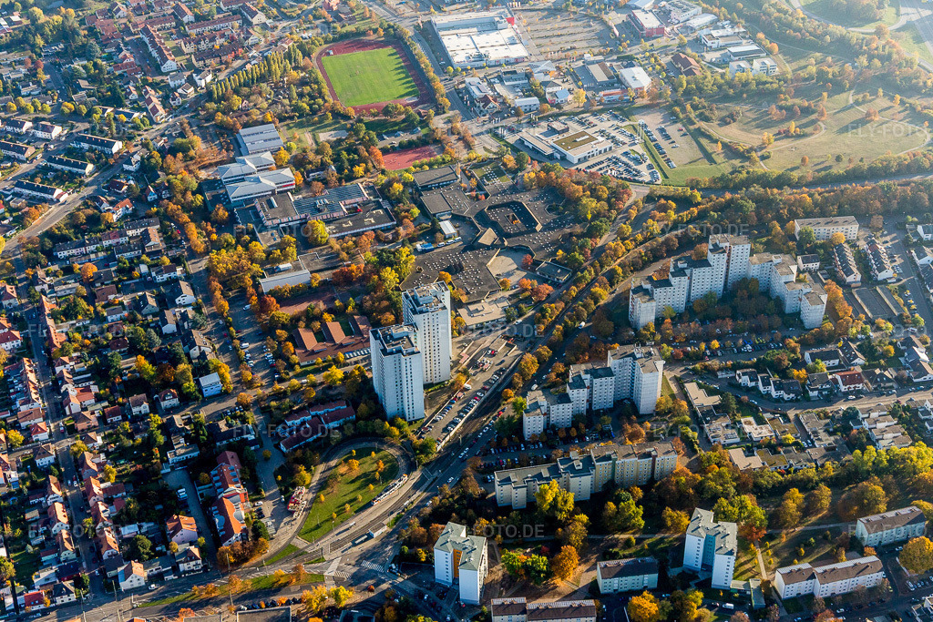 Luftbild: ule mit dem Förderschwerpunkt motorische Entwicklung der Integrierte Gesamtschule Ernst Bloch und Hallenbad Oggersheim am Rhein im Ortsteil Oggersheim in Ludwigshafen im Bundesland Rheinland-Pfalz in Deutschland. Foto: IMG_095550.jpg vom 30.10.2016 durch Werner Riehm/FLY-FOTO.de