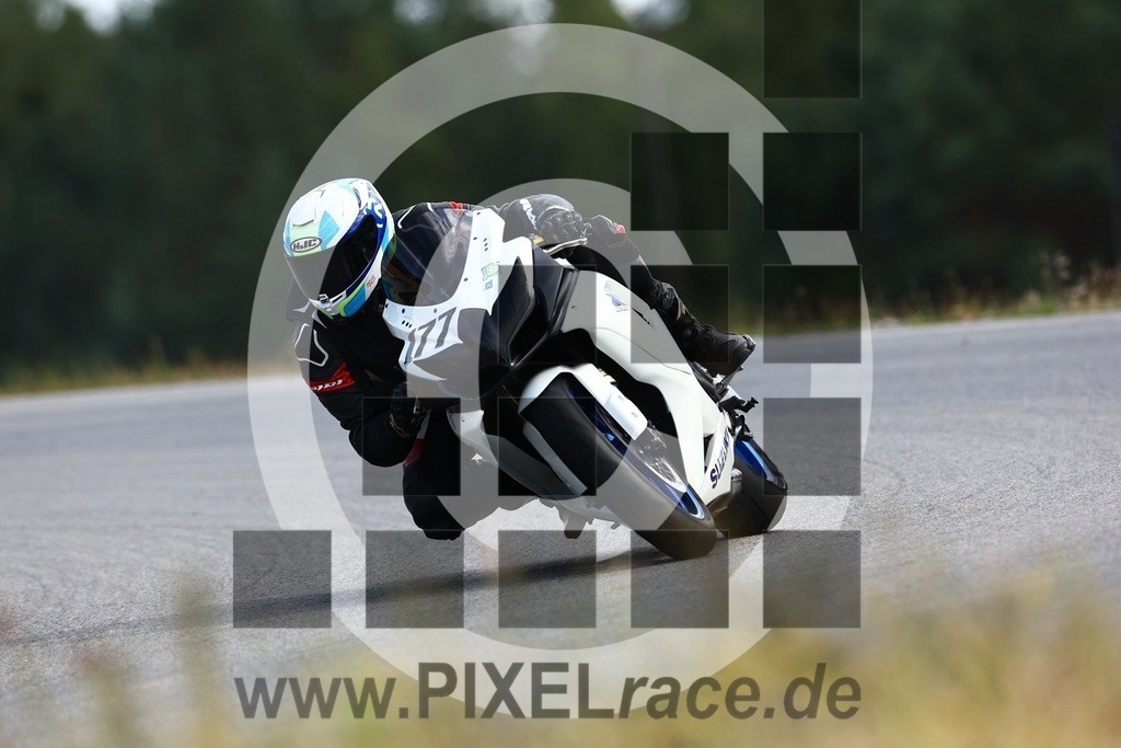 0177-20240803_04097 | Schöne Erinnerungen an spannende Momente - das festzuhalten ist unser Job. PIXELrace.de ist seit 2003 auf den Rennstrecken Europas unterwegs um die Action draußen beim Fahren und die wunderbare Stimmung imm Fahrerlager für euch einzufangen.