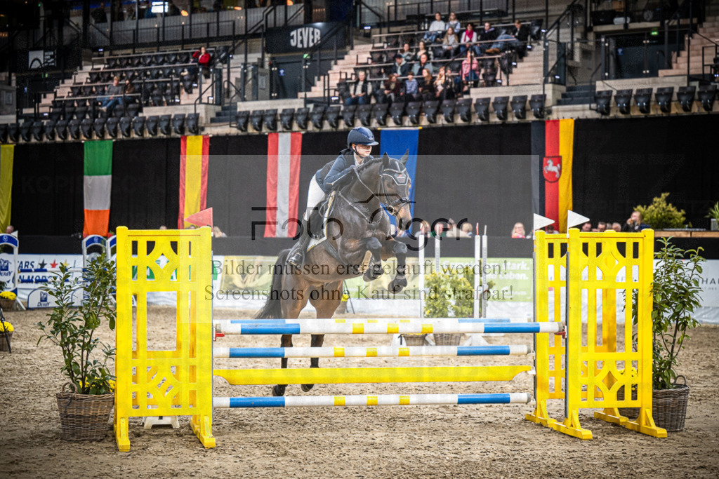 DOS_1942 | Entdecke hochwertige Reitturnierfotos von Foto Oger. Professionell, emotional und authentisch – jetzt Lieblingsmomente im Shop bestellen.Deutschlandweite Turnierfotografie. - Realisiert mit Pictrs.com