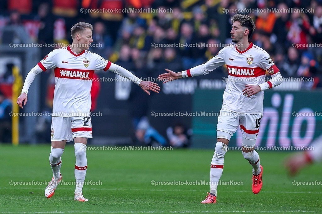 BVB08022501050 | 08.02.2025, Fußball, Borussia Dortmund - VfB Stuttgart, 1. Fußball Bundesliga, 21. Spieltag, Signal Iduna Park, Saison 2024 2025: Torjubel nach dem 1:0 Eigentor von Waldemar Anton (BVB #3) - Chris Führich (VfB Stuttgart #27) und Atakan Karazor (VfB Stuttgart #16) freuen sich DFB regulations prohibit any use of photographs as image sequences and or quasi-video.