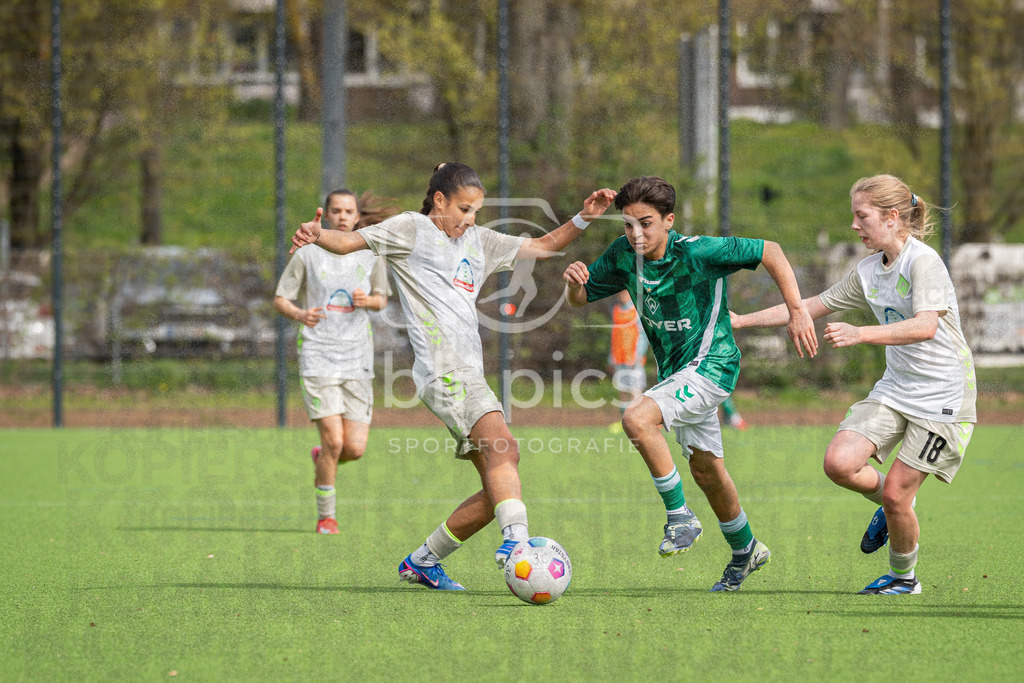 SV Werder - SV Werder (w) | SV Werder - SV Werder (w) - Realisiert mit Pictrs.com