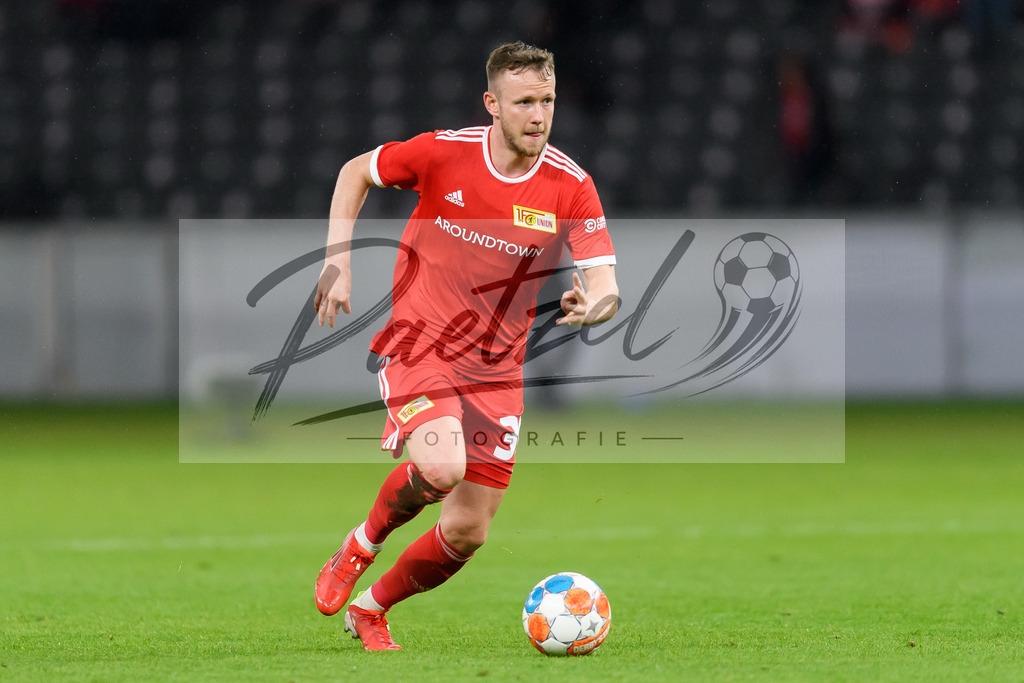 FCUKUO20210826_189 | Fussball, Herren: Cedric Teuchert (1.FC Union Berlin) in Aktion, am Ball, Einzelaktion beim Spiel der UEFA Conference League zwischen 1. FC Union Berlin und Kuopion PS im Olympiastadion am 26.08.2021 in Berlin, Deutschland. - Realisiert mit Pictrs.com