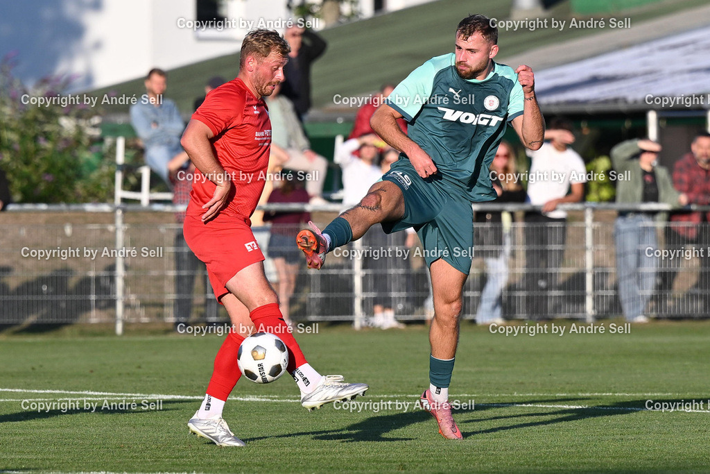 PSV Neumünster vs TSB Flensburg | Ben Luca Nohns (PSV #9) vs Felix Stüwe (TSB #19) / Fußball-Oberliga Männer 2026/2027 / PSV Neumünster vs TSB Flensburg / PSV Stadion Platz A / Neumünster / 07.08.26 - Realisiert mit Pictrs.com