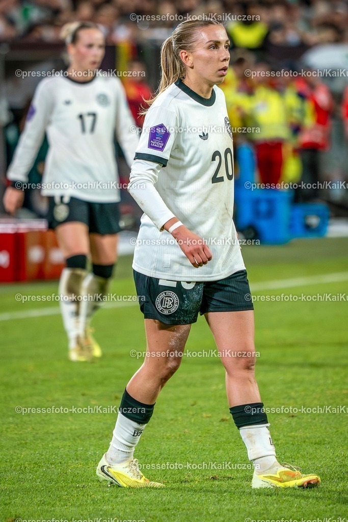 xKKUx24102501095 | 24.10.2025, xkkux, Fußball, UEFA Women s Nations League Halbfinale, Saison 2025/2026, Länderspiel Hinspiel in der MERKUR SPIEL-ARENA Düsseldorf, Elisa Senß (GER #20) 