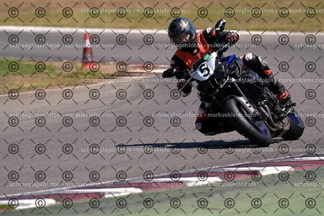 26bt04-1271 | markuskiefer.com - Realisiert mit Pictrs.com