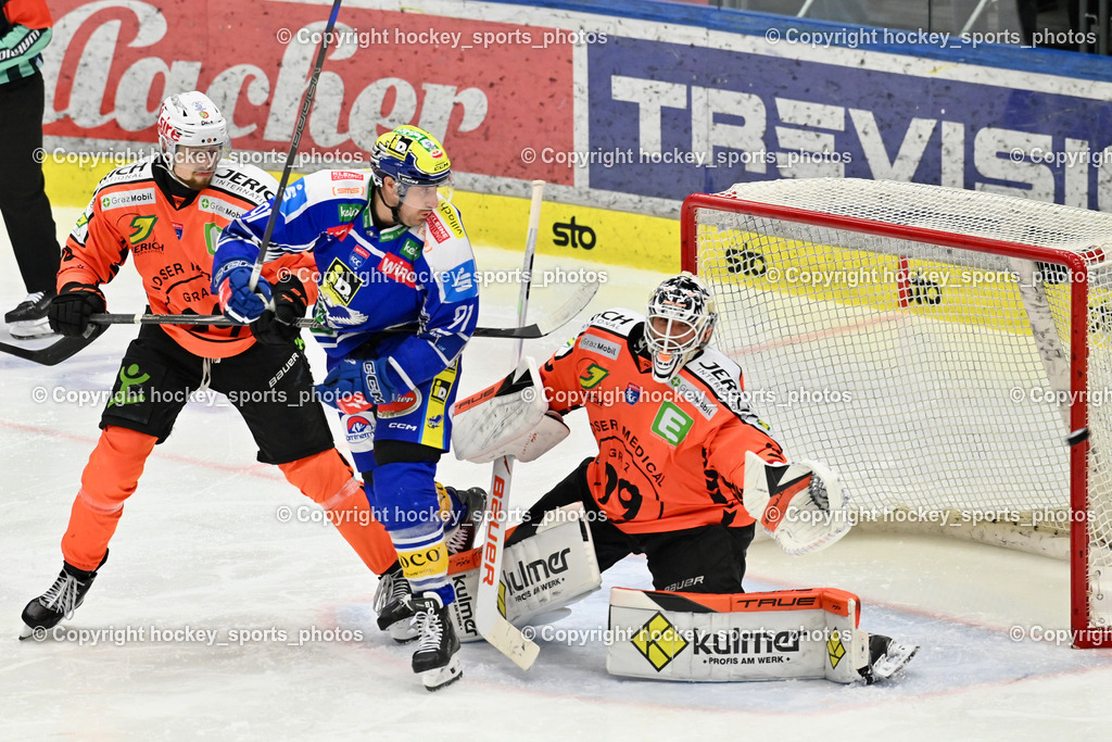 EC IDM WÄRMEPUMPEN VSV vs. MOSER MEDICAL GRAZ99ERS | #33 Maxime Lagacé Graz 99ers, #91 Nick Hutchison EC VSV, #18 Paul Stapelfeldt Graz 99ers, EC IDM WÄRMEPUMPEN VSV vs. MOSER MEDICAL GRAZ99ERS, EC IDM WÄRMEPUMPEN VSV vs. MOSER MEDICAL GRAZ99ERS am 12.03.2026 in Villach (Stadthalle Villach), Austria, (Photo by Bernd Stefan)