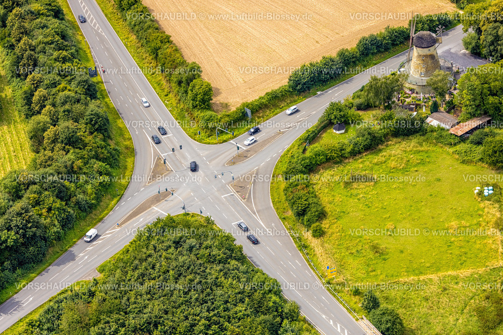 Werl240711842 | Luftbild, Straßenkreuzung mit Neheimer Straße Landesstraße L732 und Landesstraße L969, alte Mühle mit Restaurant, Ampelanlage, Werl, Soester Börde, Nordrhein-Westfalen, Deutschland