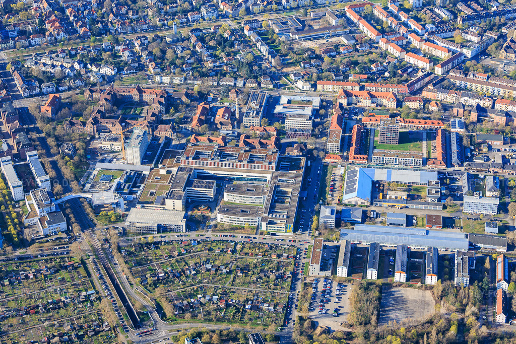 Luftbild: Städtisches Klinikum Karlsruhe gGmbH, Franz-Lust-Klinik für Kinder- und Jugendmedizin (Kinderklinik Karlsruhe). Studentenwohnheim Nancystraße und Helios Klinik für Herzchirurgie Karlsruhe  einrichtungen/kinder-und-frauenklinik/kinder-und-jugendmedizin im Ortsteil Nordweststadt in Karlsruhe im Bundesland Baden-Württemberg in Deutschland. Foto: IMG_153897.jpg vom 02.04.2026 durch Werner Riehm/FLY-FOTO.deAuflösung des Originals: 5170 x 3447 pxWWW.KLINIKUM-KARLSRUHE.DE