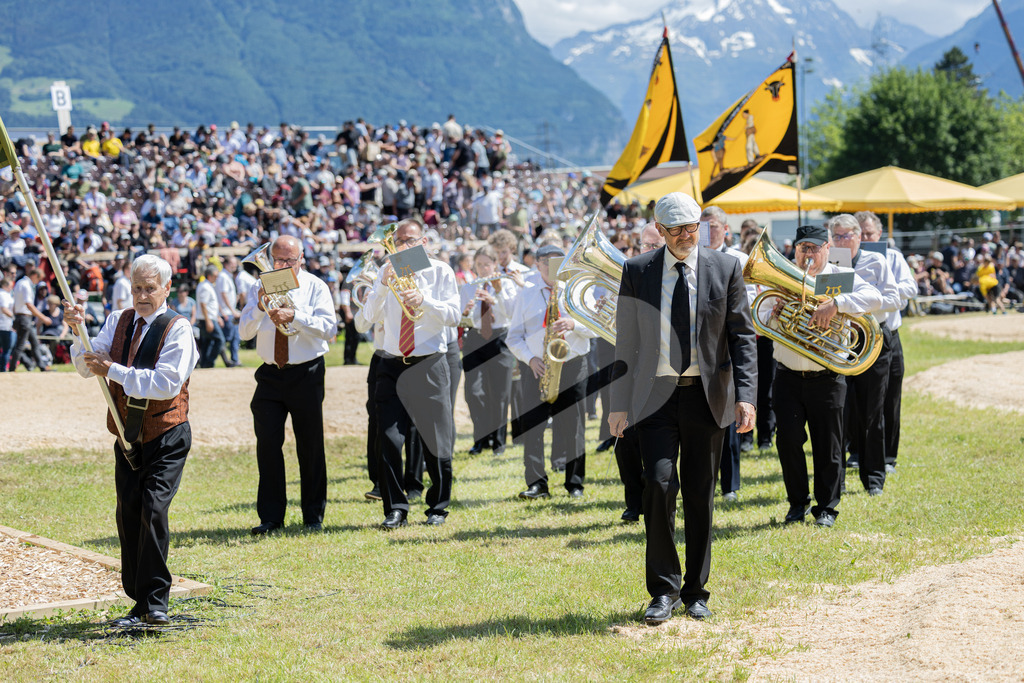 UKSF2026_5G_00245 | Die Schwinger des Schwyzer Kantonalen Schwingerverbandes: Fotos, die Dynamik und Leidenschaft festhalten, sowie emotionale Momente aus dem traditionellen Schwingsport zeigen. - Realisiert mit Pictrs.com