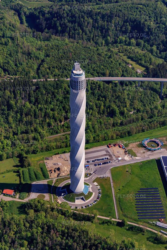 Luftbild: Thyssen-Krupp TK Elevator Testturm für Aufzüge in Rottweil im Bundesland Baden-Württemberg in Deutschland. – Foto: IMG_114496.jpg vom 30.05.2019 durch Werner Riehm/FLY-FOTO.de – Auflösung des Originals: 3342 x 5012 px – TK Elevator Testturm Rottweil