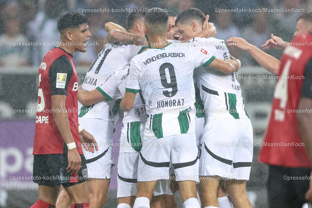 DMG23082402190 | 23.08.2024, 1. Fußball Bundesliga, Borussia Mönchengladbach - Bayer 04 Leverkusen, Borussia-Park, Auftaktspiel Saison 2024 2025: Torjubel nach dem 2:2 Ausgleich TtrefferDFB regulations prohibit any use of photographs as image sequences and or quasi-video.