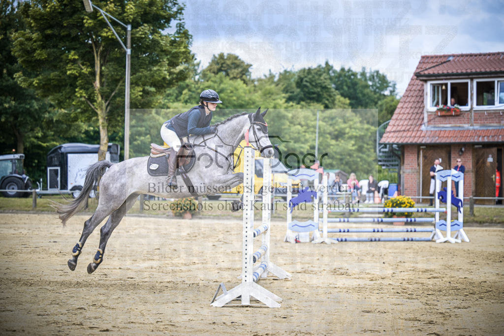 DOS_3752 | Entdecke hochwertige Reitturnierfotos von Foto Oger. Professionell, emotional und authentisch – jetzt Lieblingsmomente im Shop bestellen.Deutschlandweite Turnierfotografie. - Realisiert mit Pictrs.com