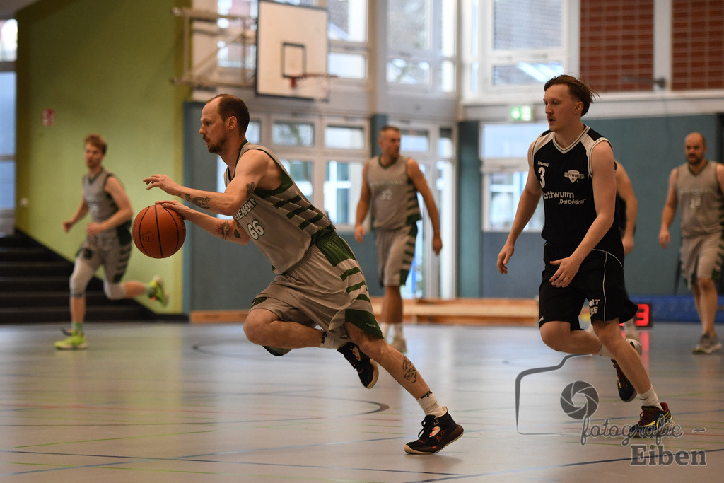 TuS Petersfehn-VfL Edewecht | Basketball Regionalliga; TuS Petersfehn (grau)-VfL Edewecht (schwarz) am 30.11.2025 in Petersfehn (Sporthalle Petersfehn), Photo: Philip Eiben 2025 - Realisiert mit Pictrs.com