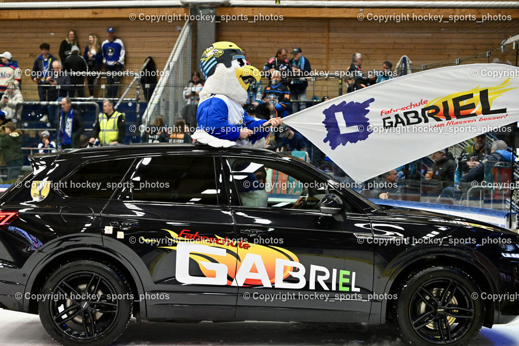 EC IDM WÄRMEPUMPEN VSV vs. Steinbach Black Wings Linz | Maskottchen EC VSV, Fahrschule Gabriel, EC IDM WÄRMEPUMPEN VSV vs. Steinbach Black Wings Linz, EC IDM WÄRMEPUMPEN VSV vs. Steinbach Black Wings Linz am 04.03.2026 in Villach (Stadthalle Villach), Austria, (Photo by Bernd Stefan)