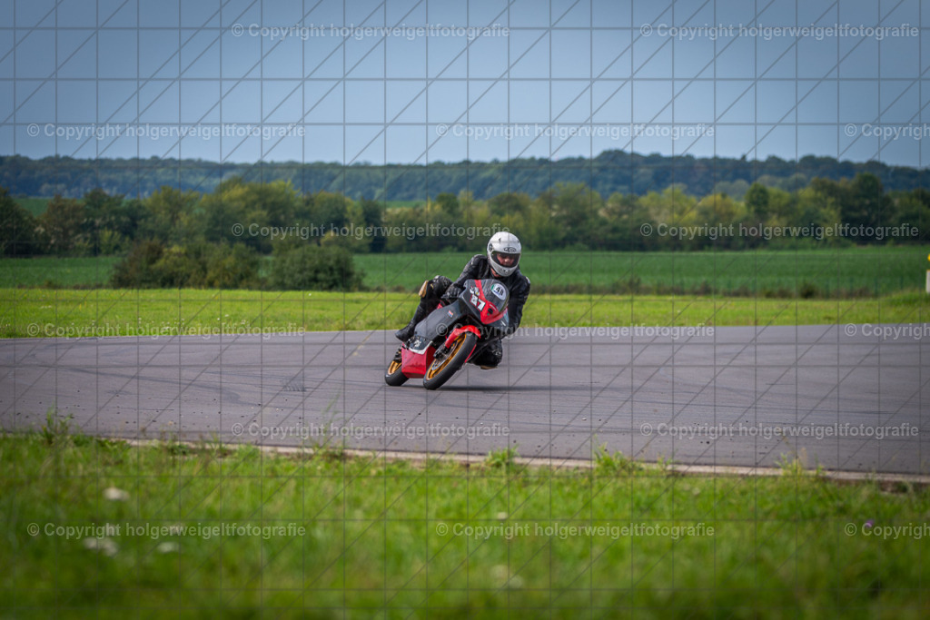 Honda Seel RS 125 R | Foto vom 3. Classic Motor Weekend 18. - 20. August 2023 auf dem Flugplatz in Obermehler - Realisiert mit Pictrs.com