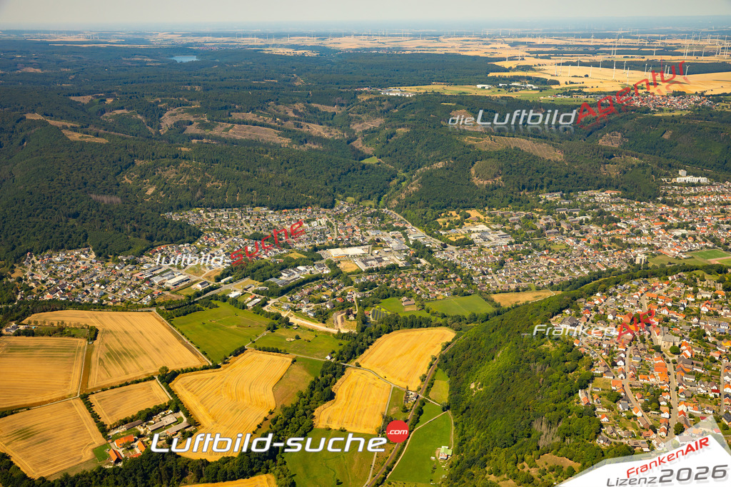 Die Luftaufnahme Obermarsberg - Marsberg wurde 2022 vom Flugzeug aus (keine Drohne) erstellt. Hohe Auflösung -für große Poster und Wandbilder geeignet - Garantiert!