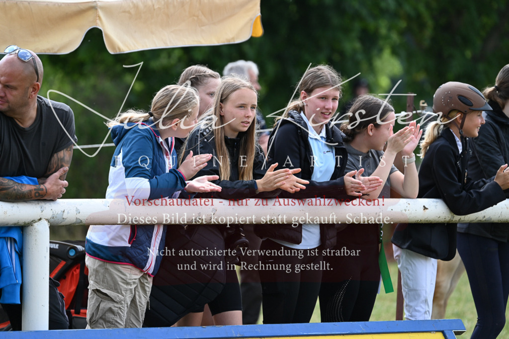 DSC_8960 | Pferde- und Turnierfotografie in Westsachsen. Pferdeportraits, Auftragszeichnungen und intuitive Kunst.
