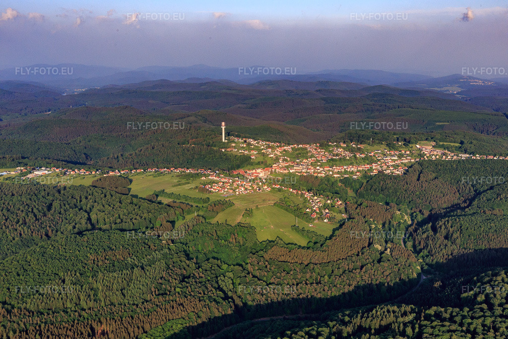 Vue aérienne: Au W à Goetzenbruck dans le département Moselle, France – .Photo: IMG_107270.jpg prise le 18/05/2018 par Werner Riehm/FLY-FOTO.eu – Résolution de l'original: 5472 x 3648 px