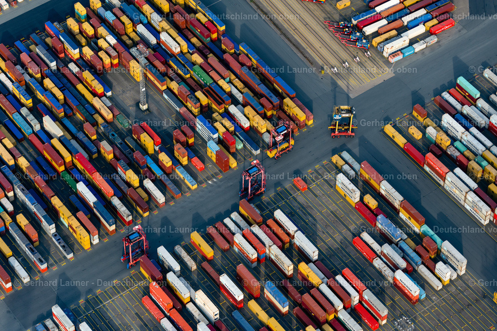 4030651 | BREMERHAVEN 01.06.2020 Containerterminal im Containerhafen des Überseehafen Am Nordhafen in Bremerhaven im Bundesland Bremen. // Container Terminal in the port of the international port Am Nordhafen in Bremerhaven in the state Bremen. Foto: Gerhard Launer